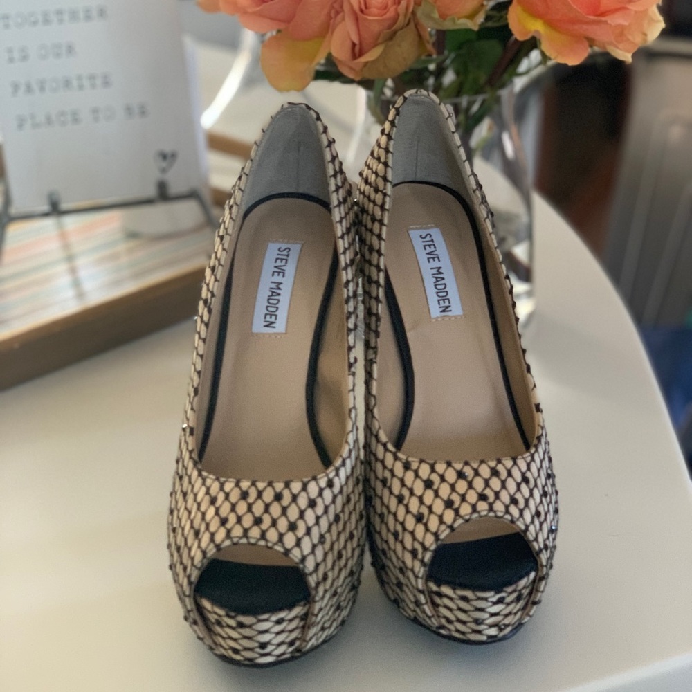 Steve Madden platform high heel 9M
